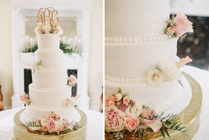 flowers on a wedding cake